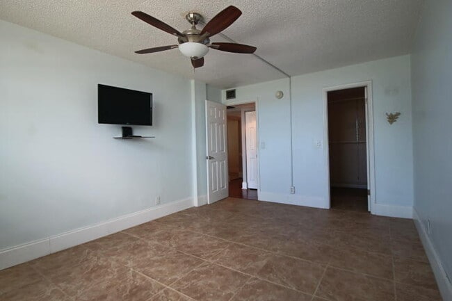 Building Photo - 470 Executive Center Dr