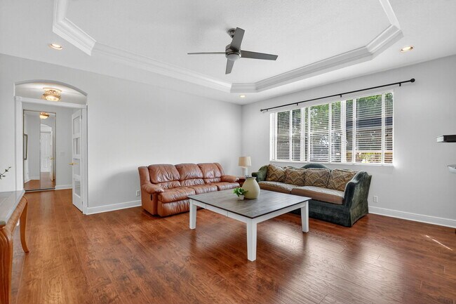 Building Photo - 9826 Vía Amati