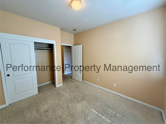 Building Photo - Stunning 4 Bed/2 Bath SW Bakersfield Home ...