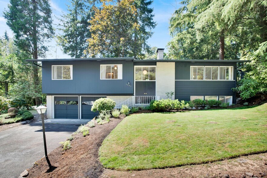Primary Photo - 1931 Mapleleaf Ct