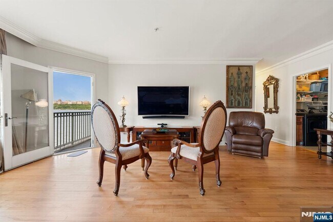 Building Photo - 108 The Promenade