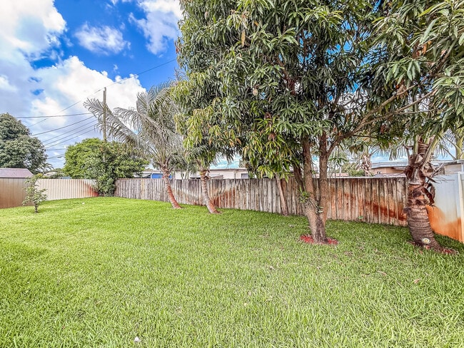 Building Photo - 1200 NW 76th Ave