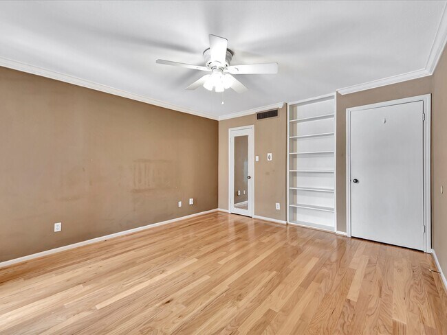 Building Photo - 1601 S Shepherd Dr