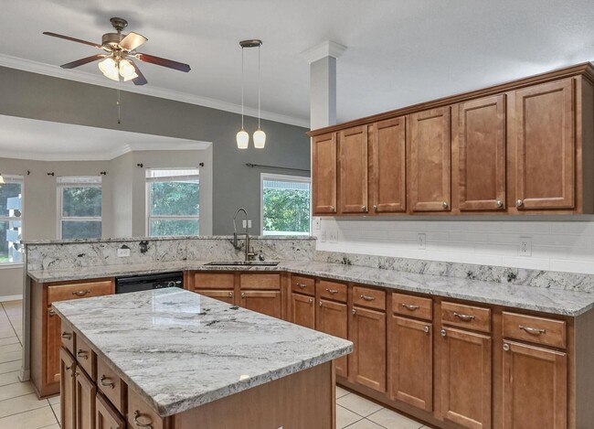 Building Photo - 5897 Saratoga Dr