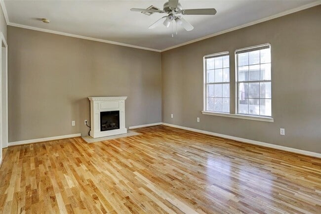 Building Photo - 2424 Brun St