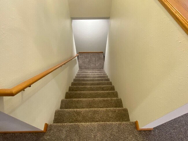 Building Photo - Updated 4-Bedroom, 3-Bath Home with Walk-Out Basement
