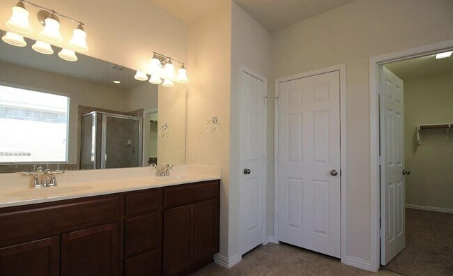 Building Photo - 3005 Angelina Ct