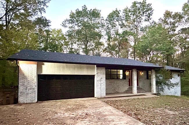 Building Photo - 7104 Foxrun East End Dr