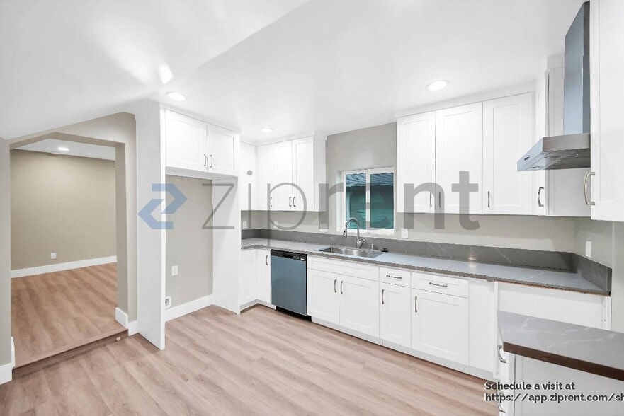 Building Photo - 1617 W 24th St