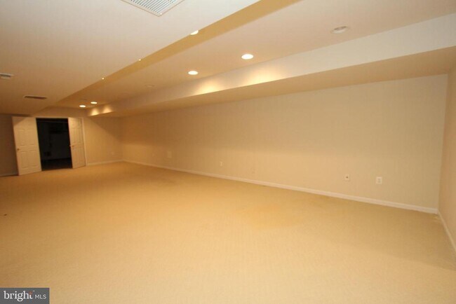 Building Photo - 10208 Sorrel Ave