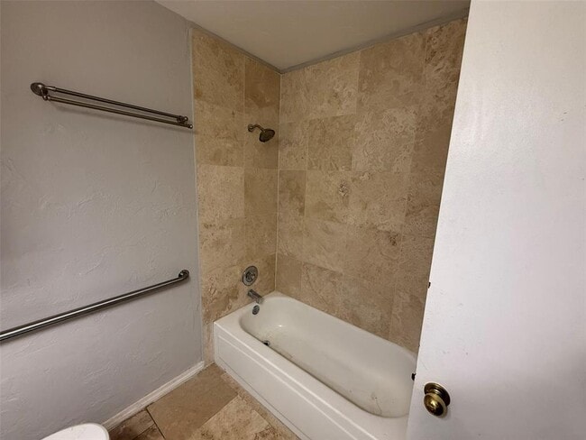 Building Photo - 8521 NW 121st St