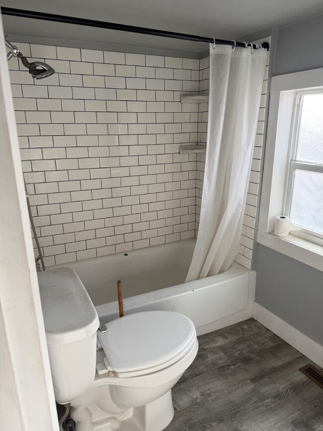 Building Photo - 327 N 400 W