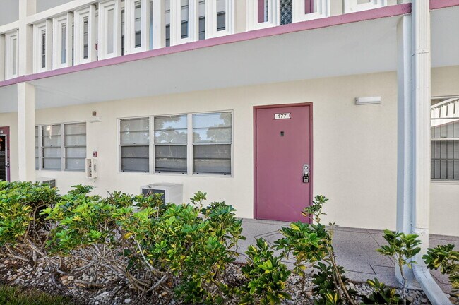 Building Photo - 177 Fanshaw E