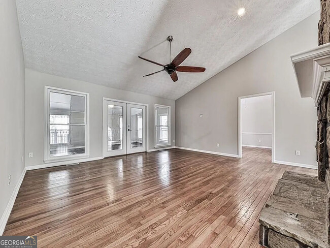 Building Photo - 2189 Chartwell Dr