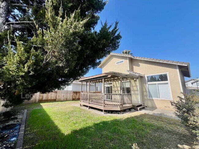 Building Photo - 2750 Parkview Terrace