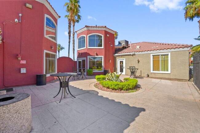 Building Photo - BEAUTIFUL 2 Bedroom Condo near Nellis Airf...