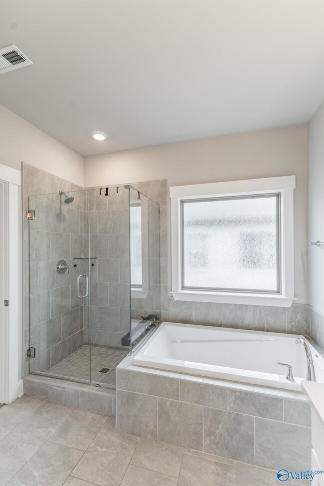 Building Photo - 14741 Greenleaf Dr