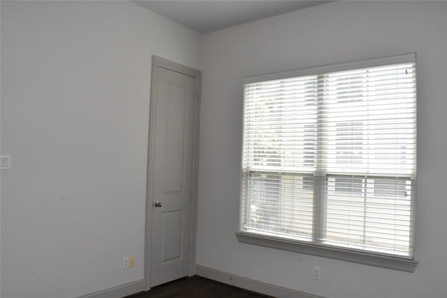 Building Photo - 2922 Leeland St
