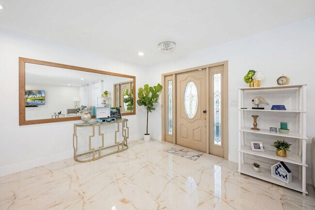 Building Photo - 8444 Sheraton Dr