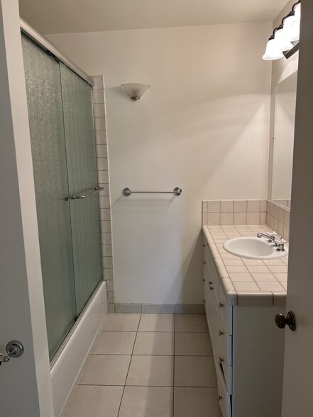 Primary Bath - 2030 State St