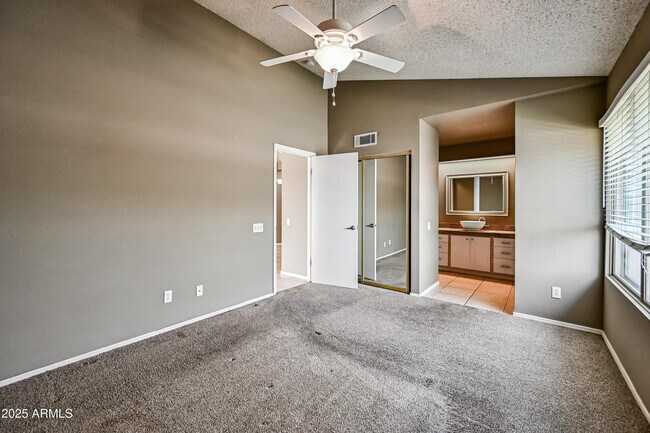 Building Photo - 2035 S Elm St