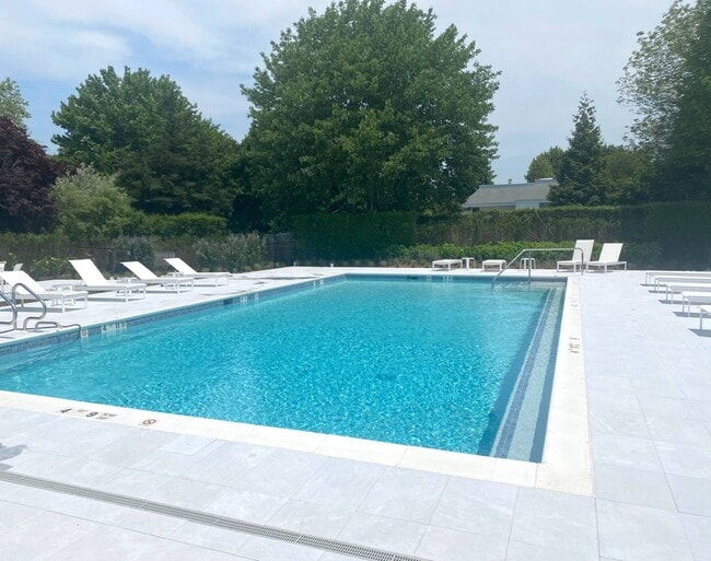 Building Photo - 1 Reed Pond Ct