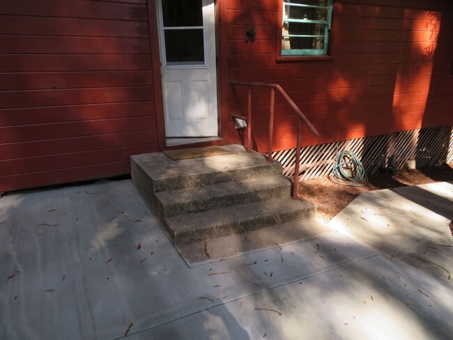 Building Photo - Serene mountain setting in Felton