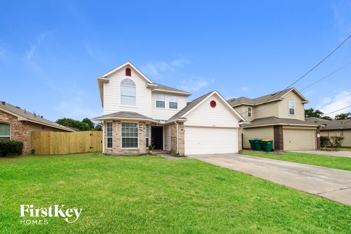 Building Photo - 2210 Shady Pine Dr