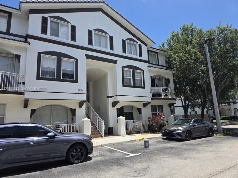 Building Photo - 8874 W Flagler St