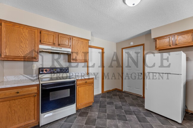 Building Photo - 1028 W Munnell Ave
