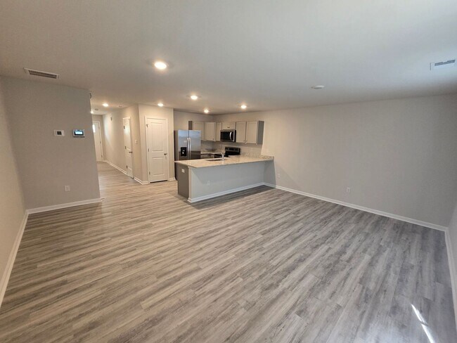 Building Photo - BRAND NEW 3 BEDROOM TOWNHOUSE IN PRINCE GEORGE