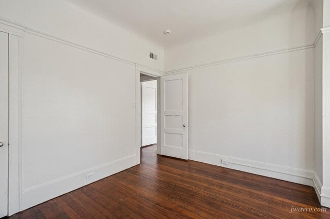 Building Photo - 1704 Steiner St