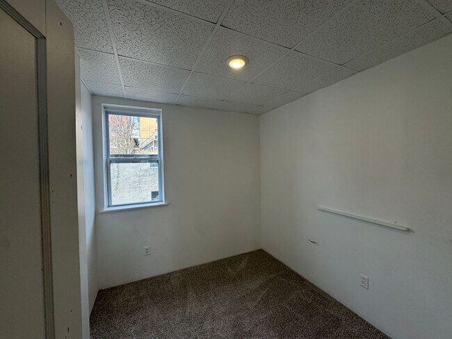 Building Photo - 211 Reifert St