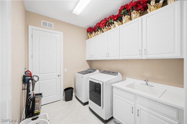 Building Photo - 4664 Abaca Cir