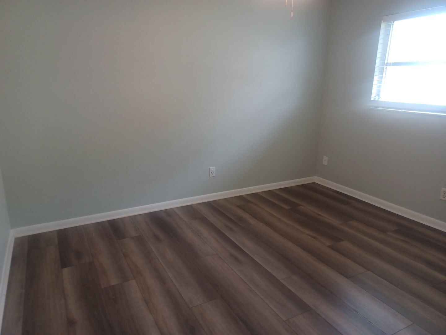 Building Photo - Coming Soon: Spacious, Newly Remodeled  3 bedroom, 2 bathroom screened lanai GREAT LOCATION