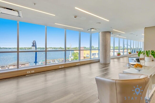 Building Photo - 777 N Ocean Dr