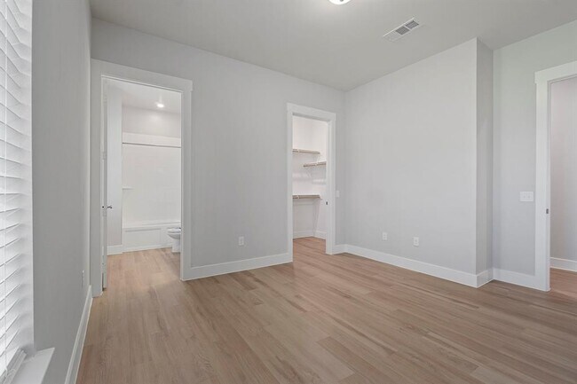 Building Photo - 1109 Saffira-