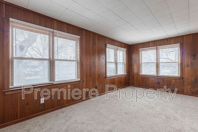 Building Photo - 108 S Hardy Ave