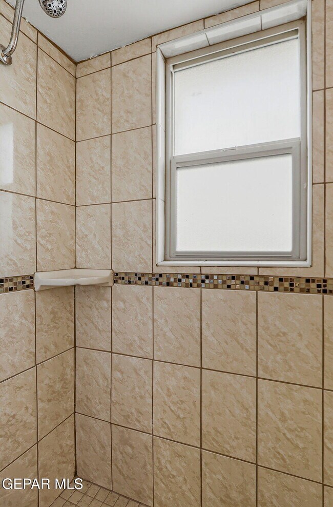 Building Photo - 7921 Lirio Rd