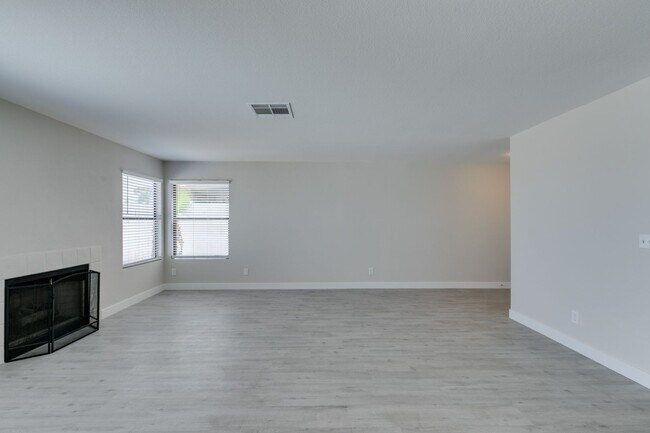 Building Photo - Great 3 bedroom home in South Shore!!