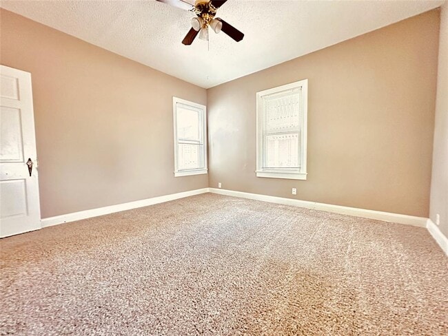 Building Photo - 916 E 37th St