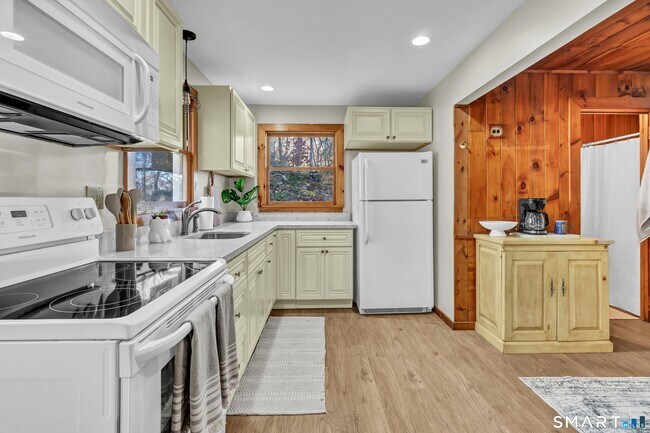 Building Photo - 12 Park Rd