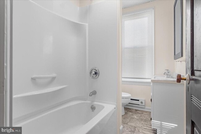 Building Photo - 250 N Mulberry St