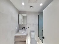Building Photo - 4 bedroom in ASTORIA NY 11103