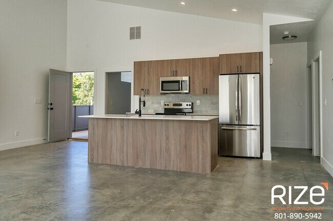 Building Photo - 3359 S 900 E