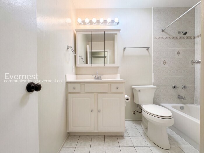 Building Photo - 2519 Kitmore Ln