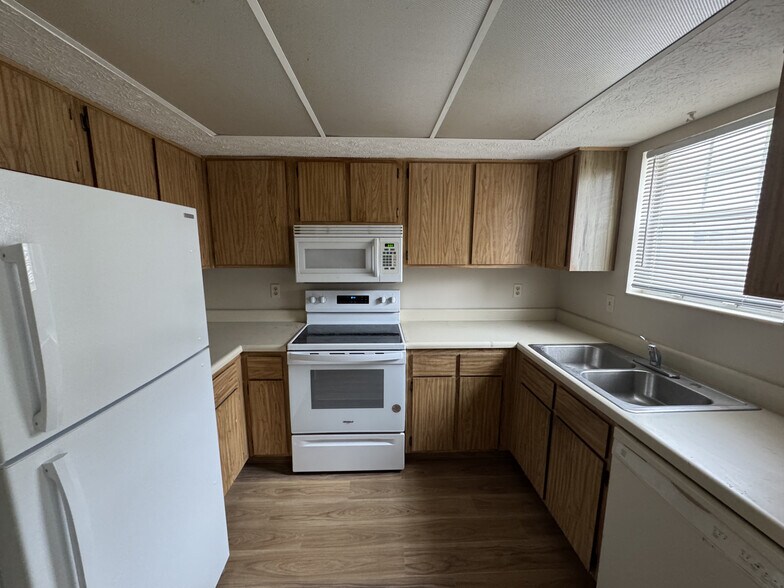 Kitchen - 7766 Hansgrove Ct