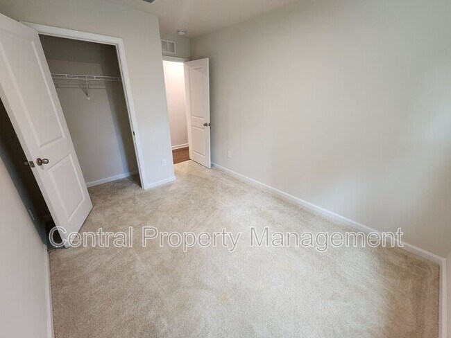 Building Photo - 165 Sarnesfield Wy