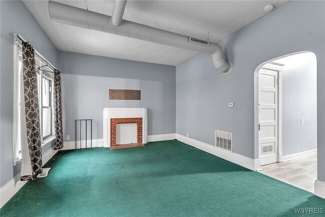 Building Photo - 946 Main St