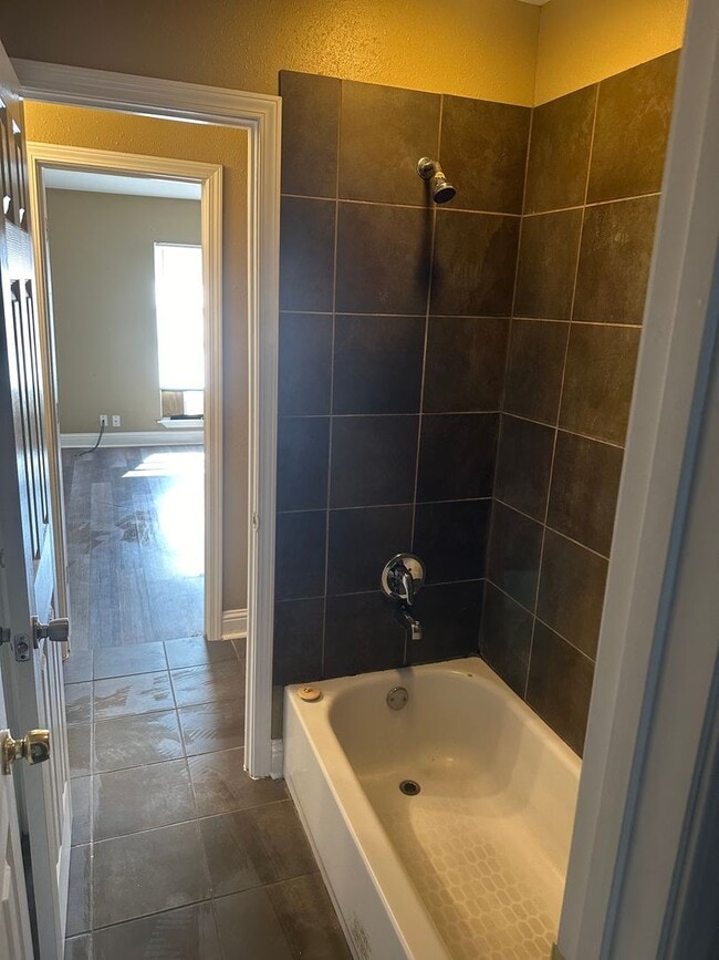 Building Photo - 3 Bedroom 2.5 Bath Townhouse